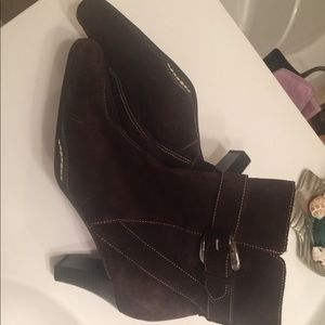 Boots suede never worn size 9